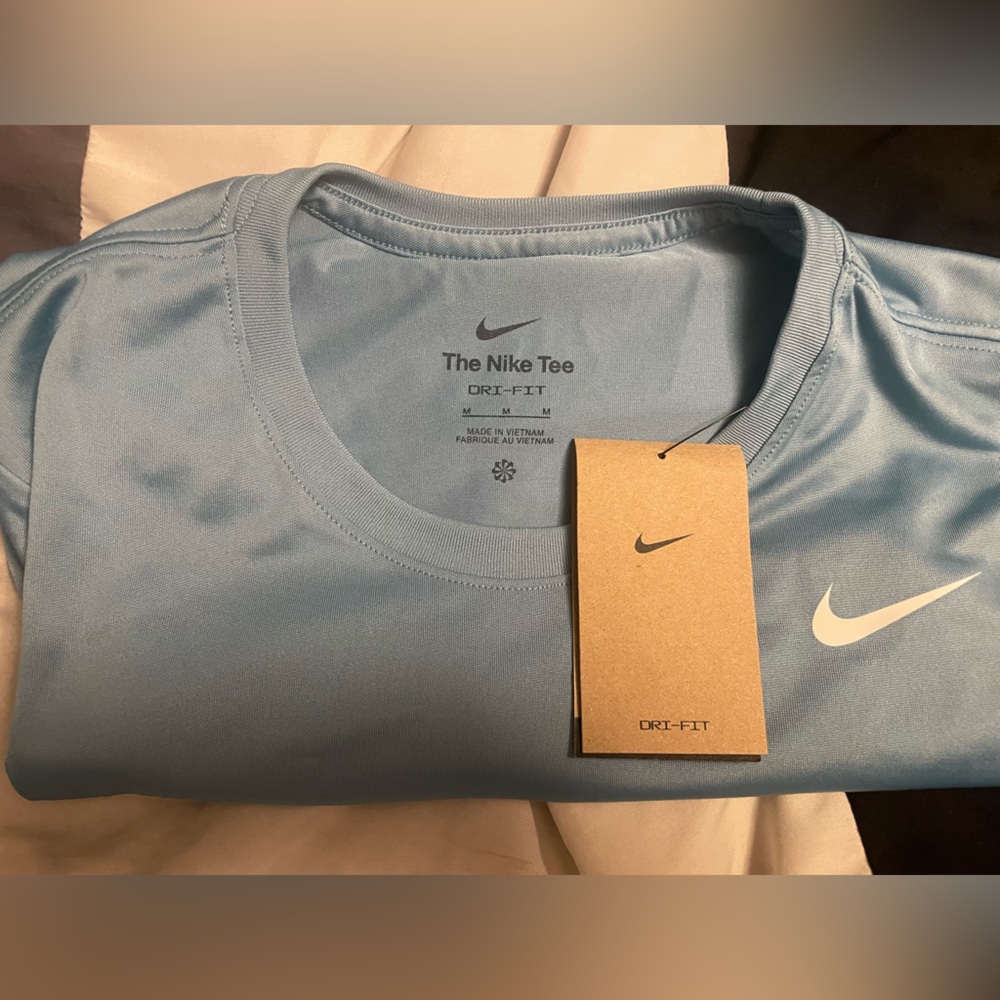 BRAND NEW: Nike dri-fit tshirt